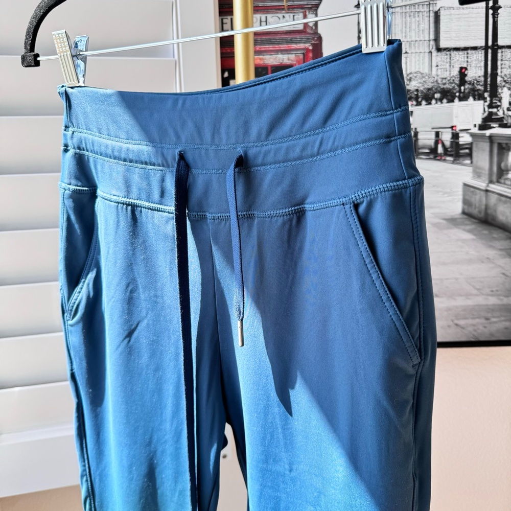 Halara jogger pants. NWOT. Size small